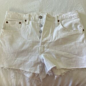 White Levi’s Jean shorts perfect condition!!